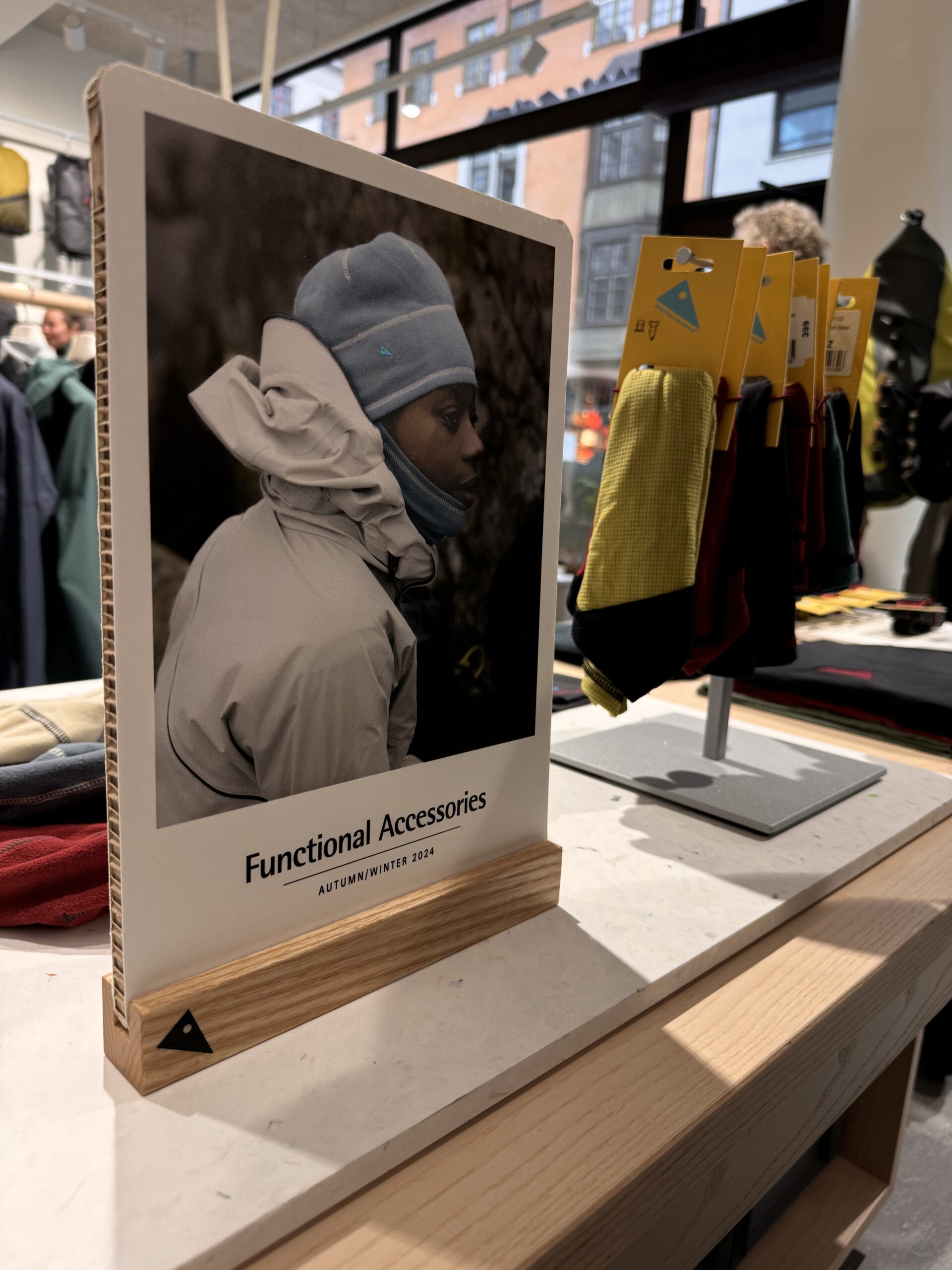 Butiksskylt i kartong för klättermusen av Signworks