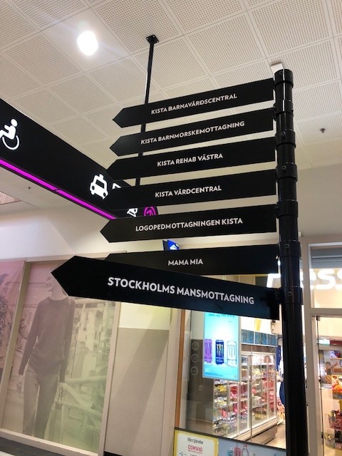 Hänvisningsskylt kista av Signworks