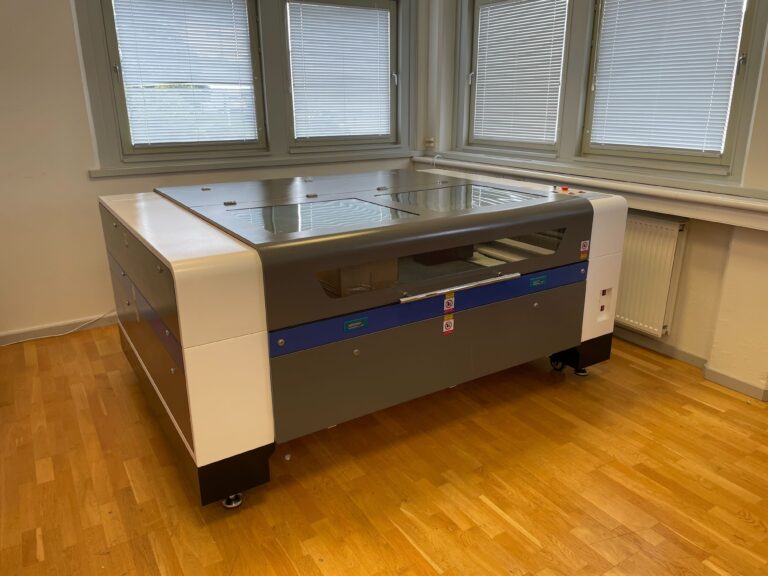 co2 lasermaskin med en arbetsyta på 1600x1000mm