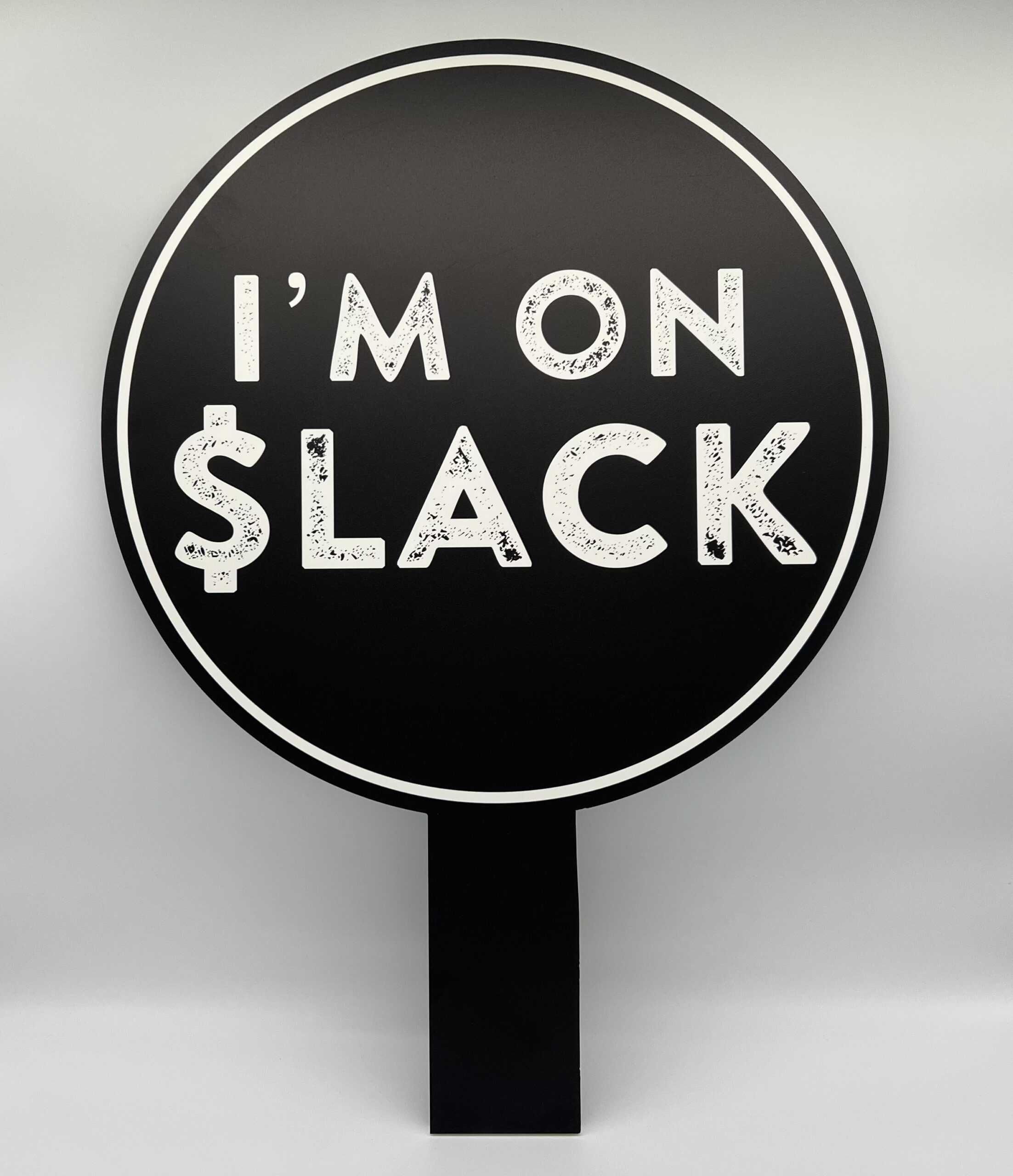 Röstningskylt i metall för Slack av Signworks