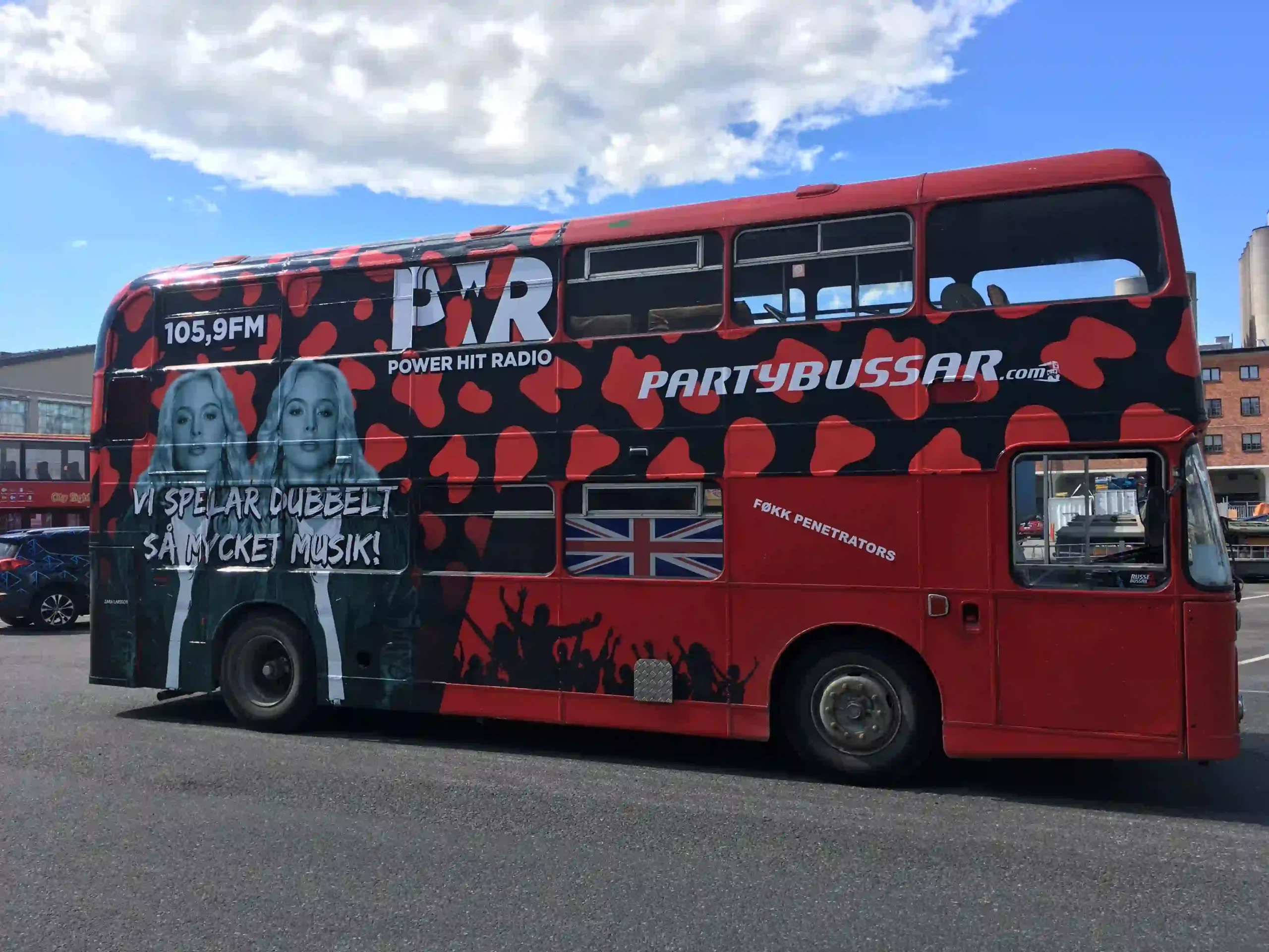 bussdekoration helfoliering Partybussar av Signworks