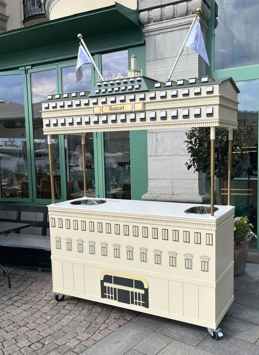 Bar p[ dramaten i Stockholm av Signworks
