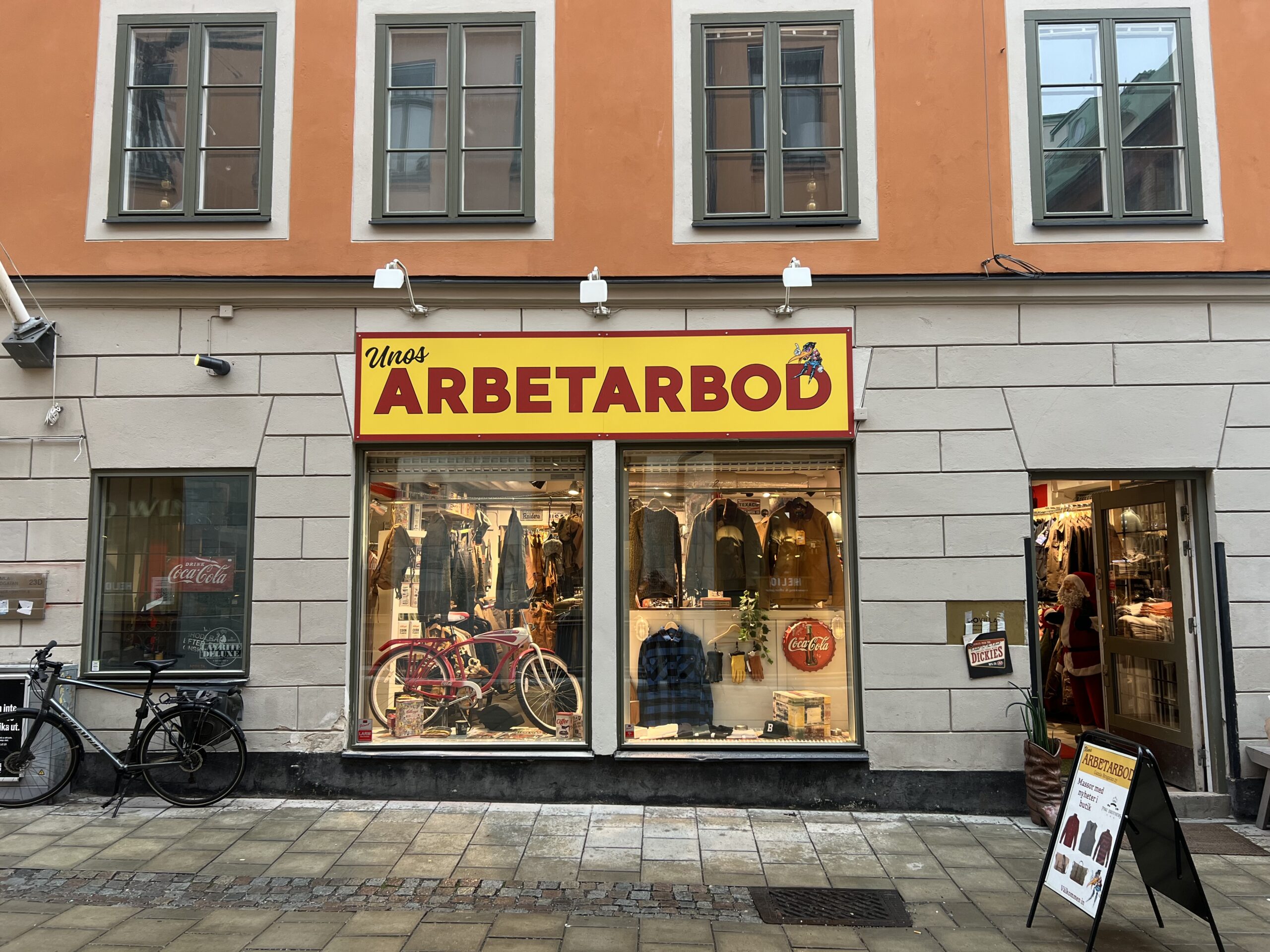 Fasadskylt Arbetsboden, butiksskylt av Signworks