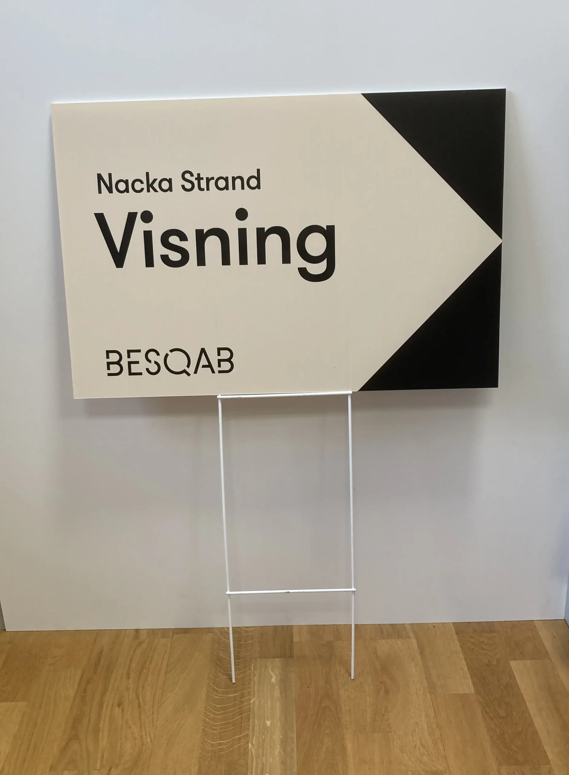 Mäklarskylt Besqab av Signworks