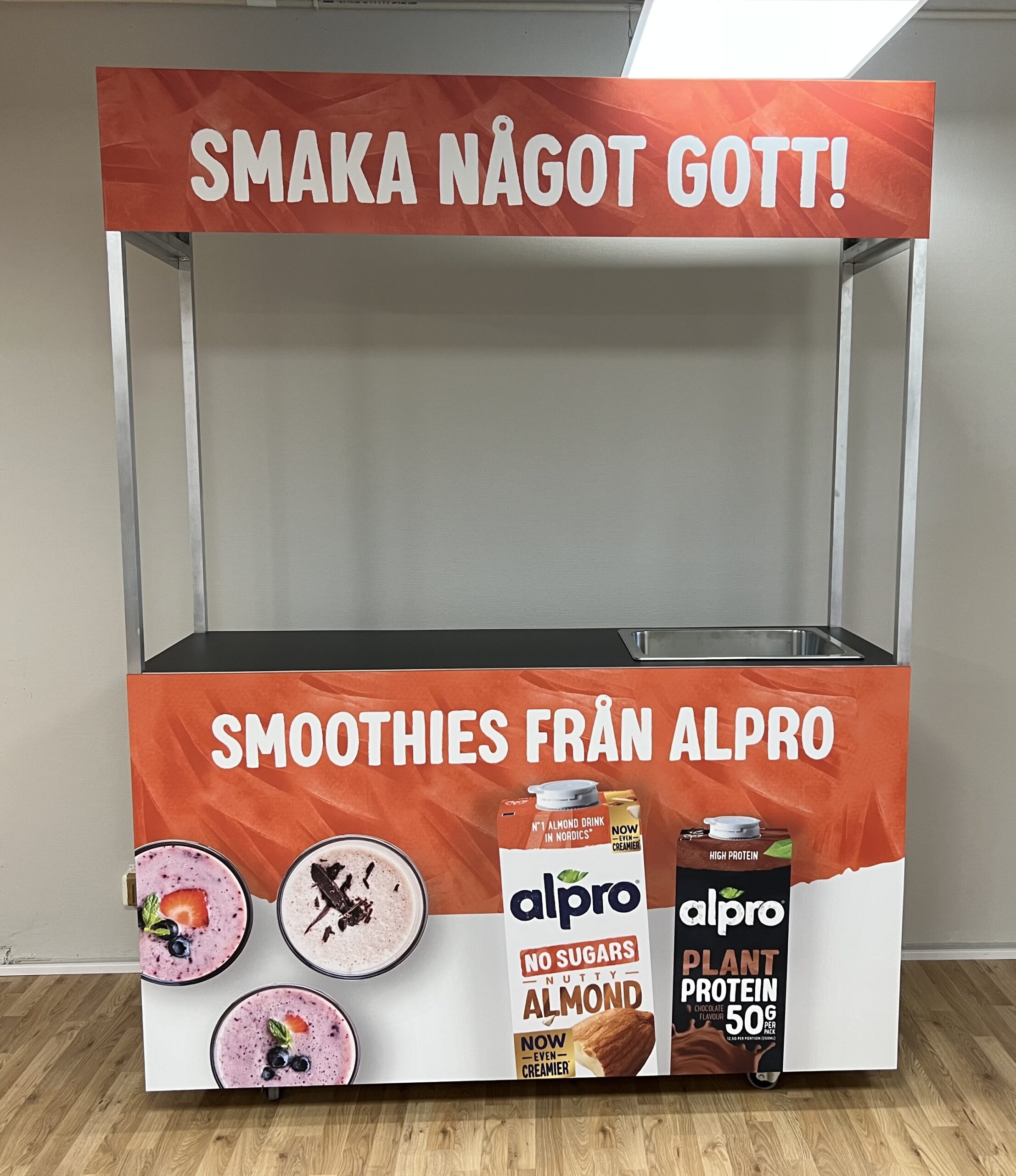 Smoothie bar Alpro av Signworks